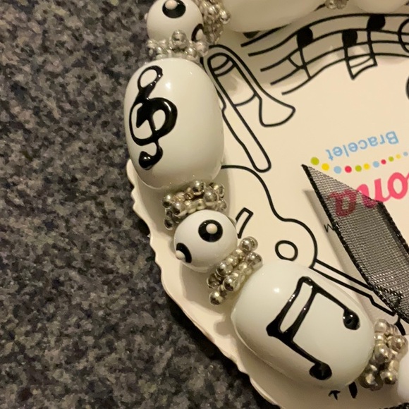 NWT Fiona Hand Painted Black and White Musical Note Bracelet - Picture 3 of 7
